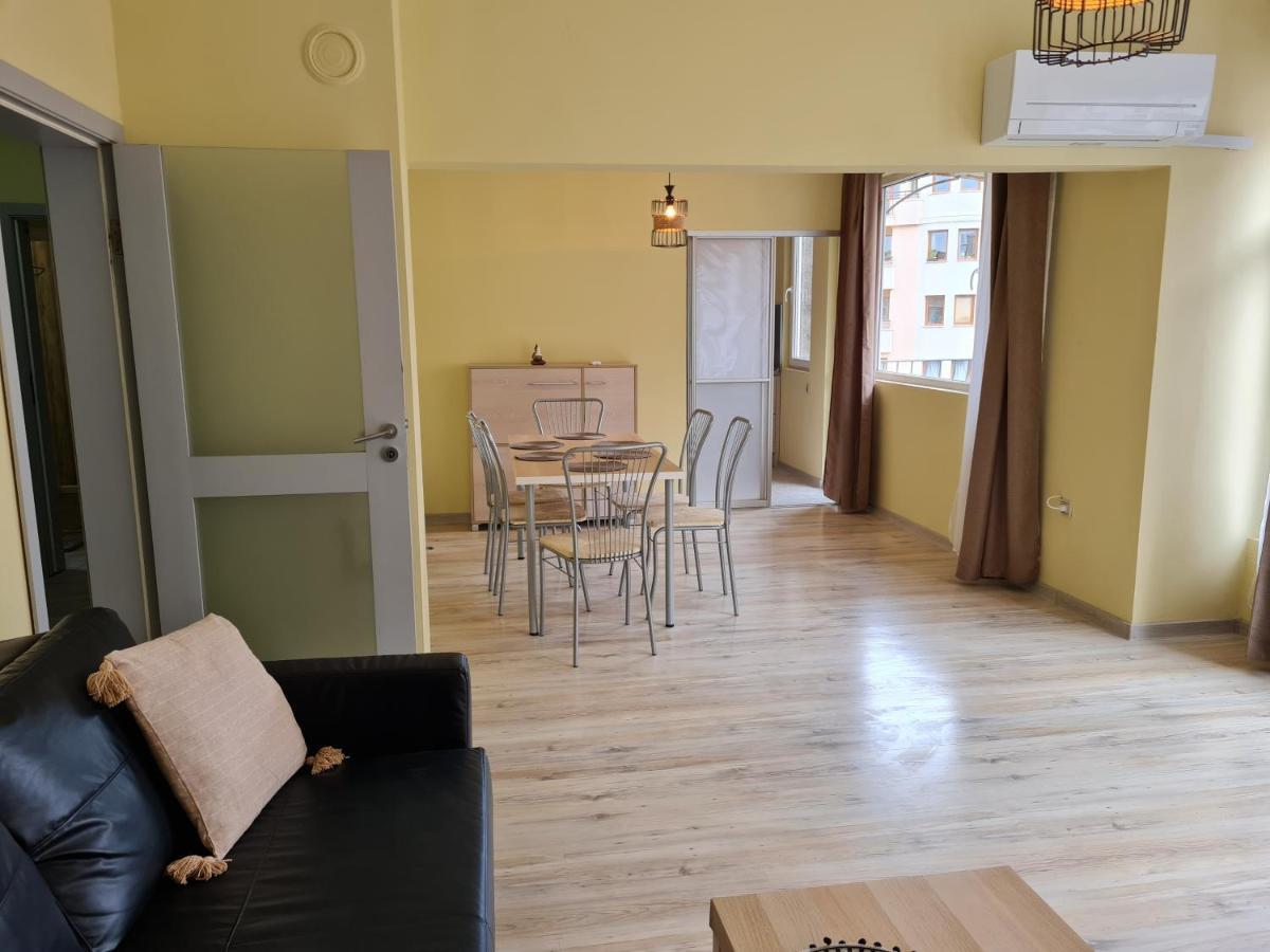 Spacious Apartment "Sunny Sofia" In The Heart Of Varna City Exterior foto